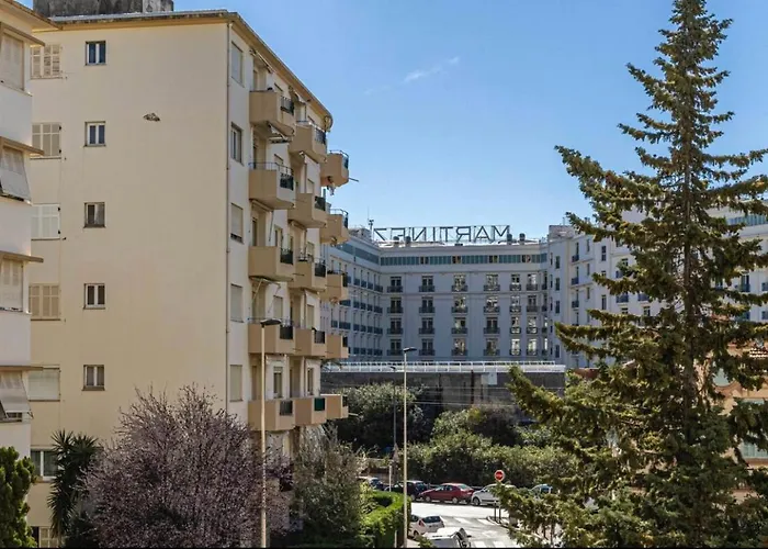 Cannes 2 P Avec Terrasse Proche Hotel Martinez